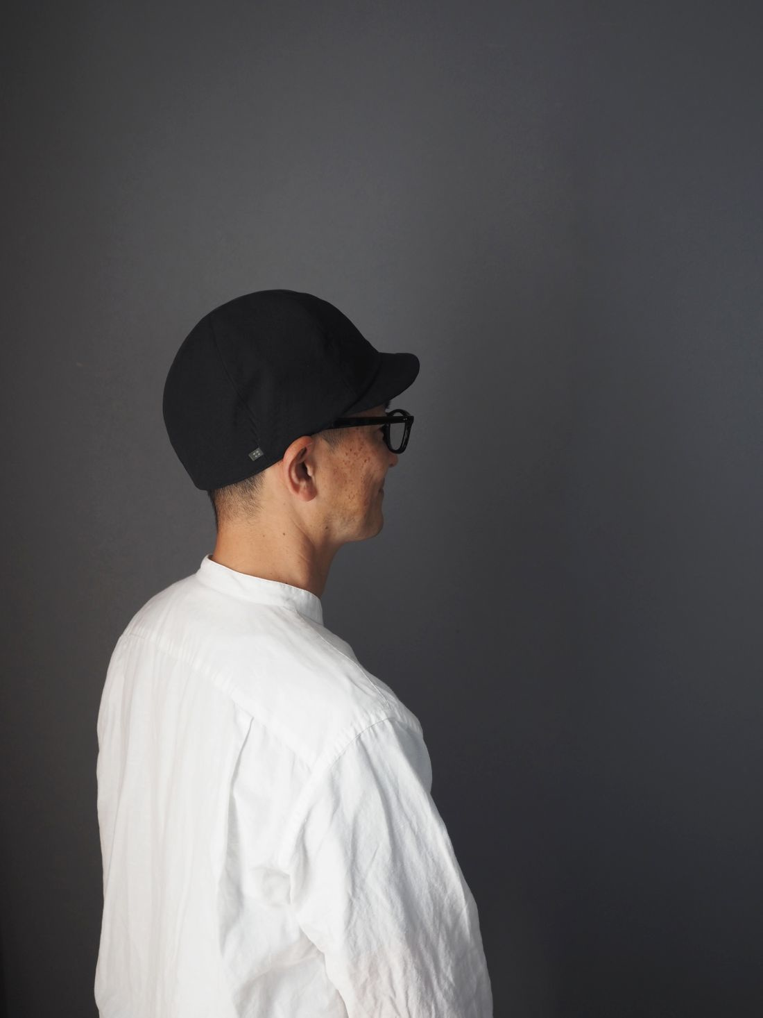 黒いワークキャップ